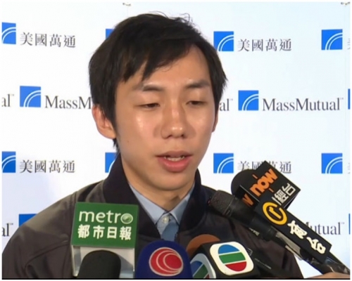 曹星如表示,左眼仍未完全消鍾。有線電視截圖