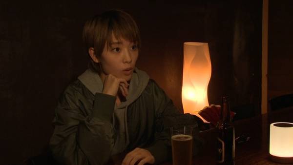 剛力彩芽客串演記者。