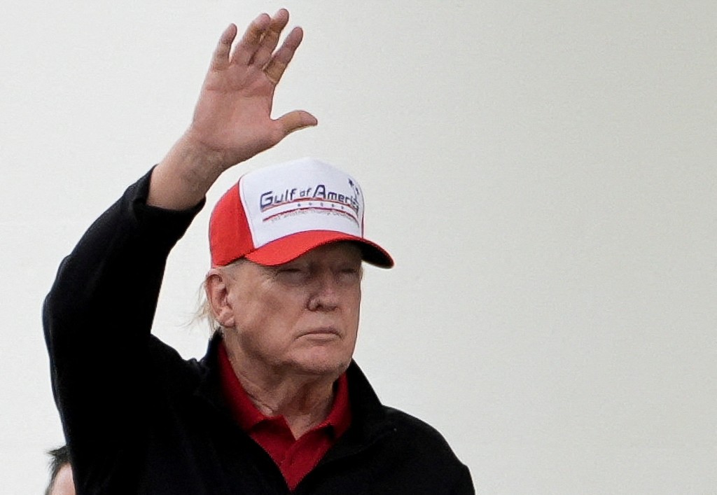 特朗普力挺國防部長。路透社