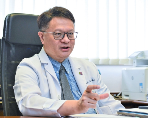 許樹昌指本地個案未有源頭,不宜放寬社交距離措。 資料圖片