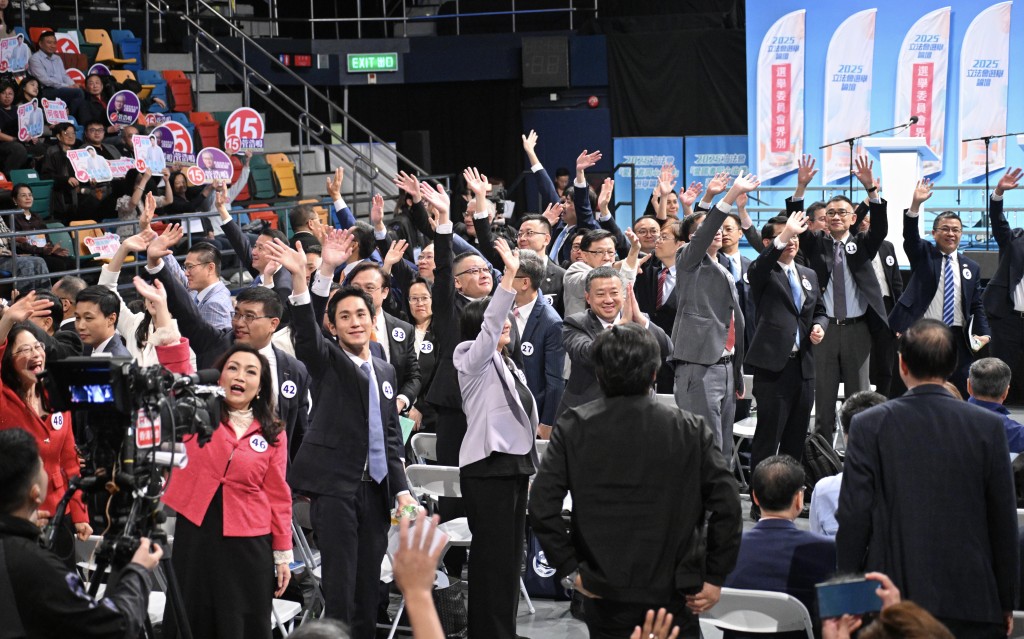 有選委提早離場,曾國衞表示有節目重溫,讓選委了解候選人情況。 有選委提早離場,曾國衞表示有節目重溫,讓選委了解候選人情況。