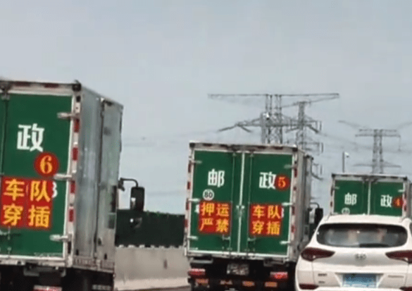 高考试卷由北京运往全国考场，全程受“绝密”级保安押护。