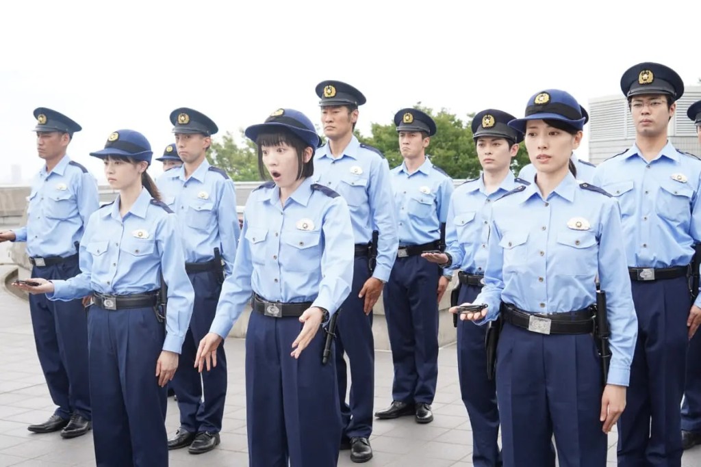 新劇有大批演員演出，劇組稱有密切接觸者，但沒公布詳情。