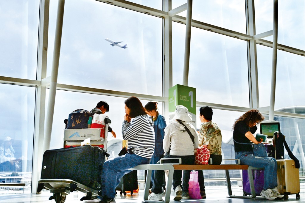 專家提醒準備外遊人士越早買旅遊保險越好。