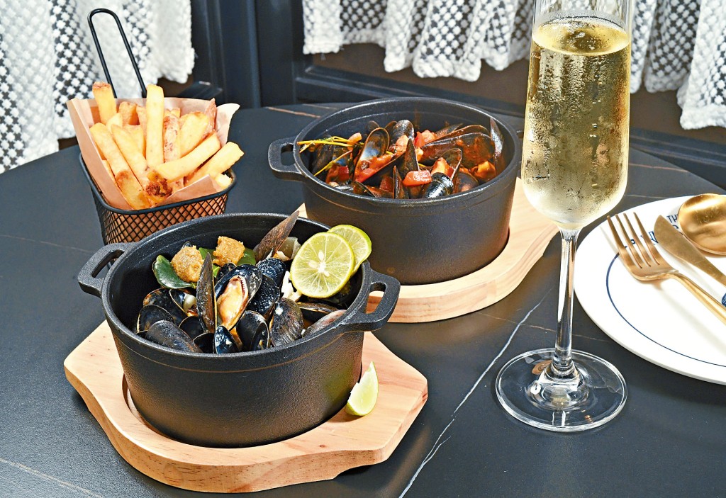 招牌青口（$188/份）共有四款口味，其中柚子胡椒忌廉汁（前）及羅勒番茄汁（後），鮮甜清香。
　　