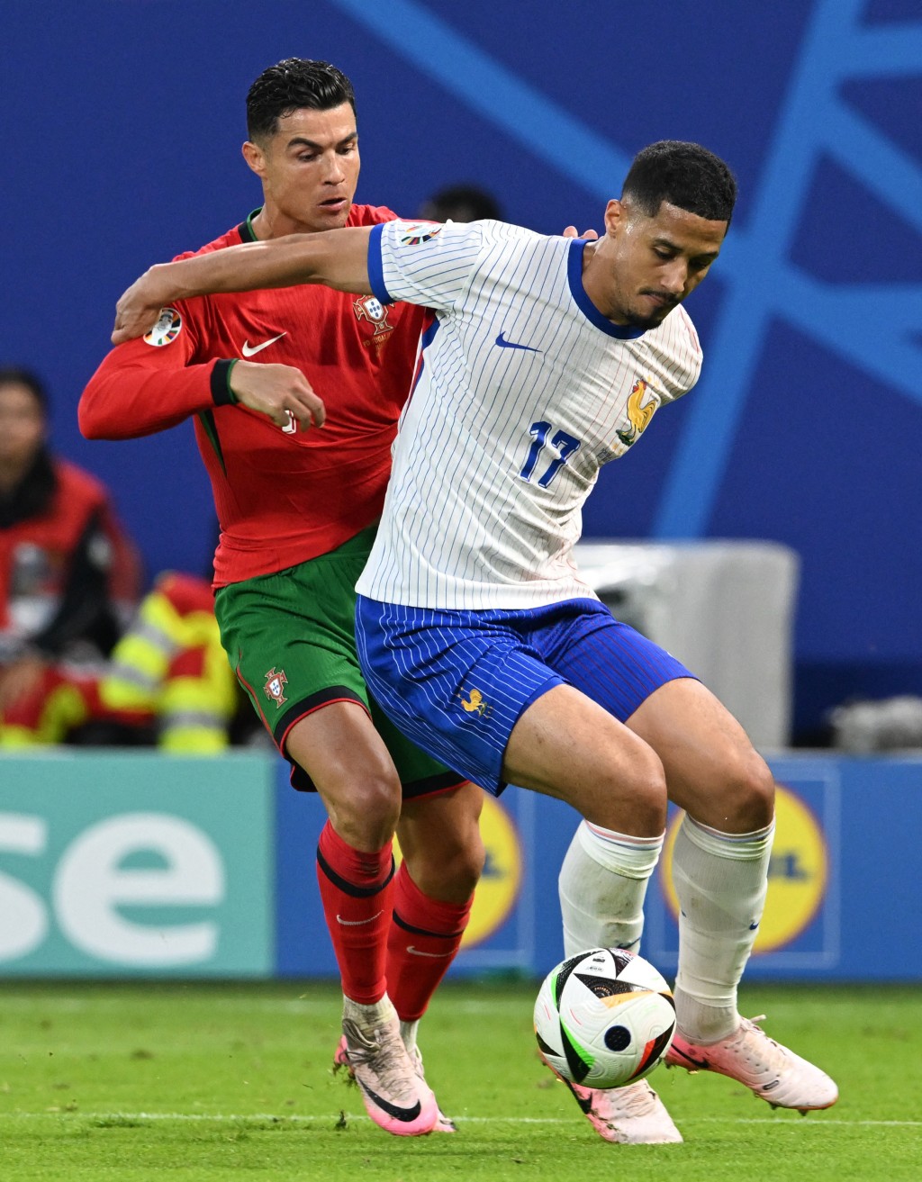 法國(白衫)互射12碼5:3擊敗葡萄牙(紅衫)。REUTERS