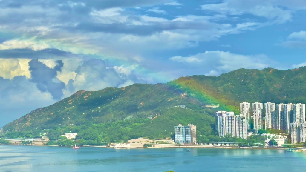 今早亦有不少人看到彩虹。網民Bonnie Yeung圖片