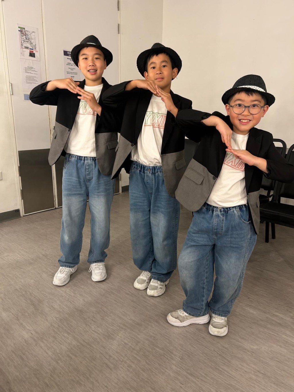 英华13队员（左起）副队长翁柏廷、队长关焯言和团员黄翊淳。（图片来源：《亲子王》）