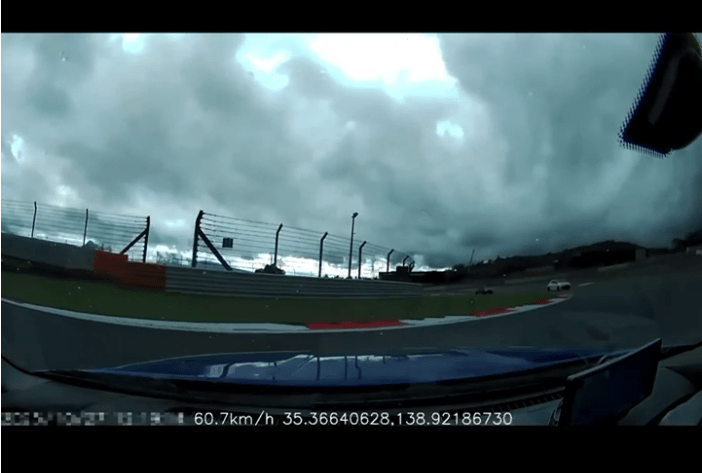 涉事客人開車漂移一圈。影片擷圖