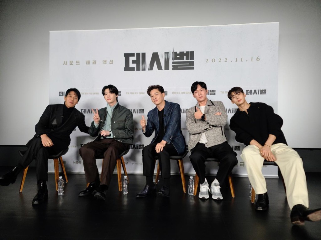 （左起）金來沅、李鍾碩、鄭尚勳、朴秉恩、車銀優今日出席新片《分貝》發布會。