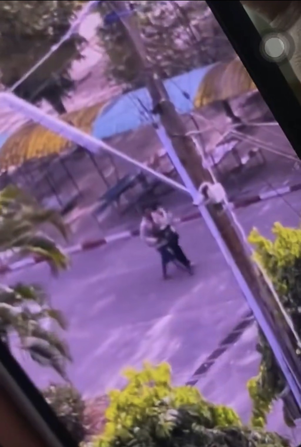 槍手疑似拿長槍。 X@js100radio