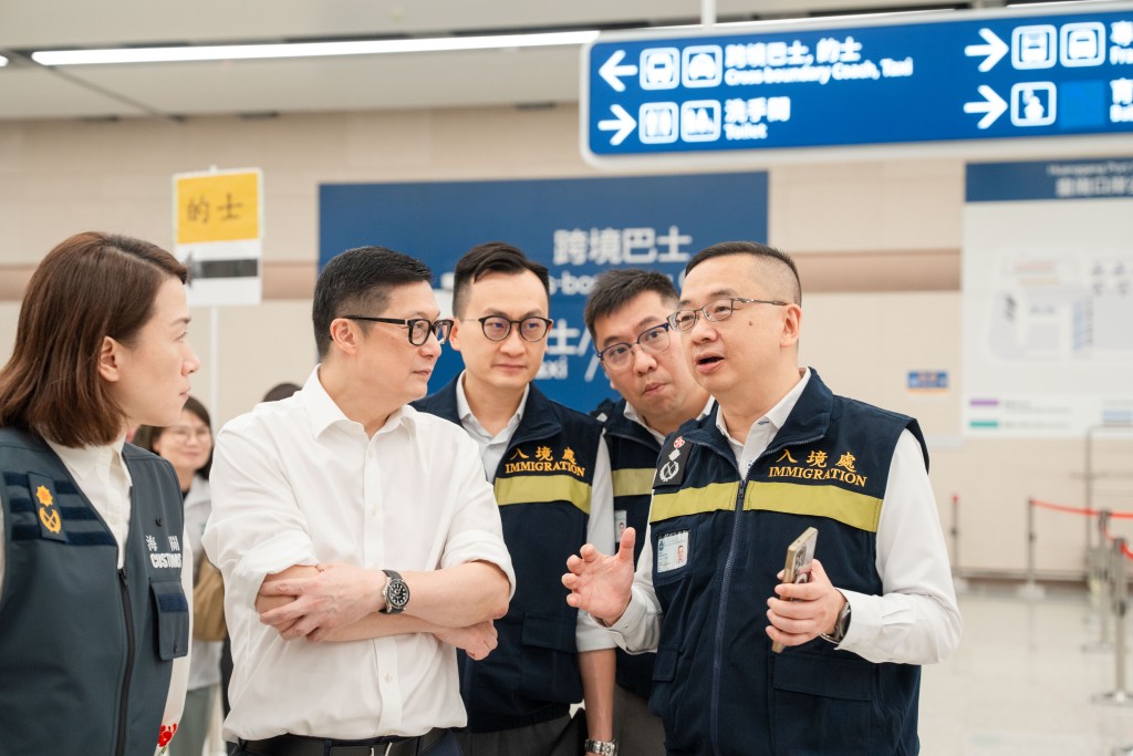 政府今(15日)舉行舉行第二次大型演練,並進行跨部門反恐及重大事故演習,入境處亦有參與當中。入境處提供 政府今(15日)舉行舉行第二次大型演練,並進行跨部門反恐及重大事故演習,入境處亦有參與當中。入境處提供