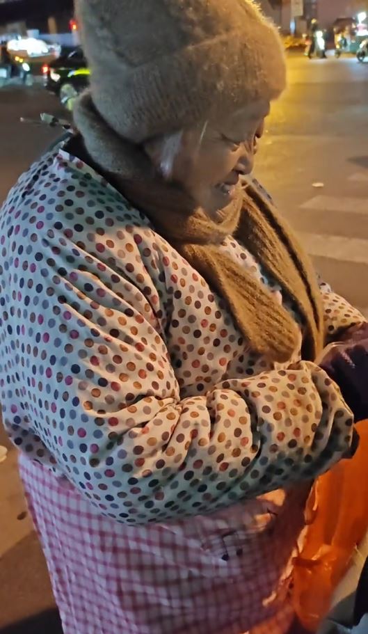 宋愛玉82高齡仍擺攤買鵪鶉蛋，希望儘快把欠下的醫藥費還清。抖音