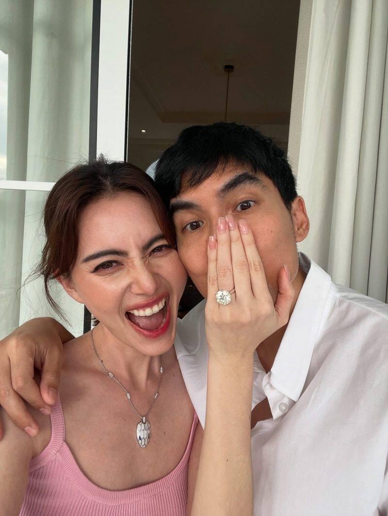 今年6月,Mai與Ter宣布訂婚,並大晒15卡鑽戒 今年6月,Mai與Ter宣布訂婚,並大晒15卡鑽戒
