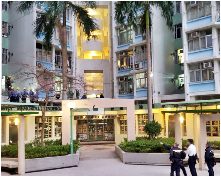 消防到場將事主救起並運回地面。