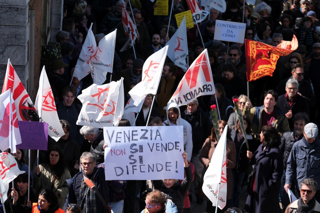 威尼斯开征入城费，触发示威抗议。路透社