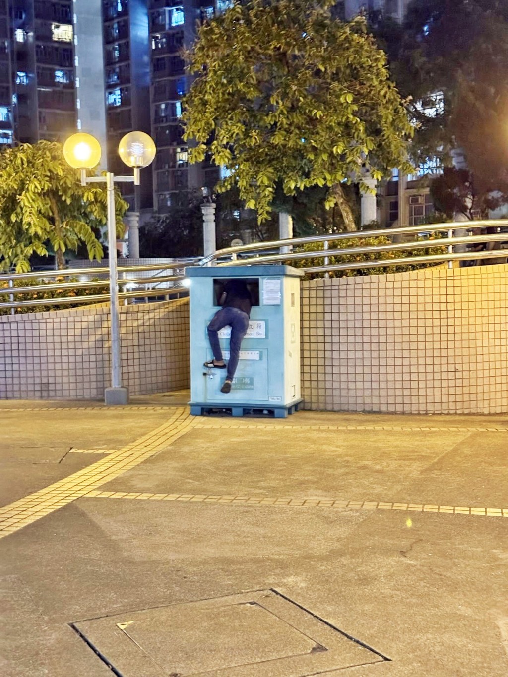 另有網民提到「好彩夾公仔舖啲公仔機， 冇咁大個窿。唔係就公仔清空」。Threads截圖