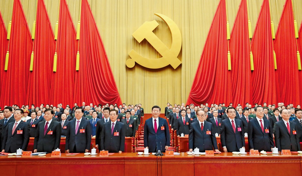 中共二十大下月召開,習近平勢必再度連任。圖為五年前十九大開幕,習近平與胡錦濤、江澤民兩位前總書記出席。