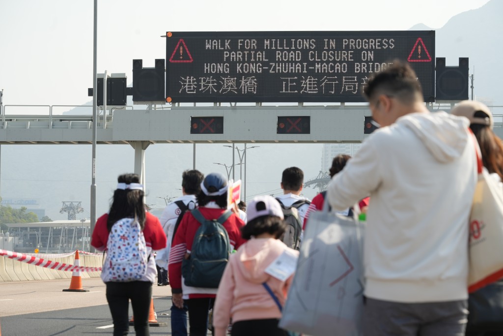 今公益金在港珠澳大桥举行「公益金55周年百万行」。刘骏轩摄
