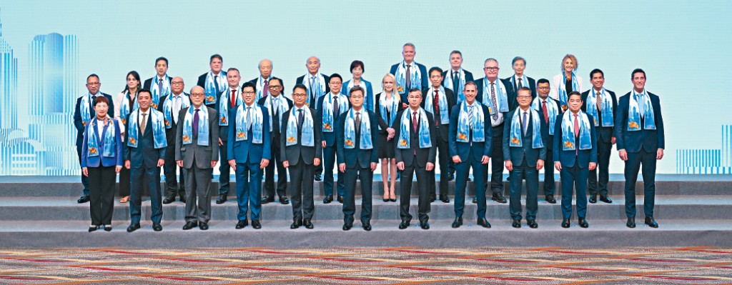 第33屆亞太經濟合作組織財長會昨日開幕，與會成員經濟體和國際組織代表合照。
