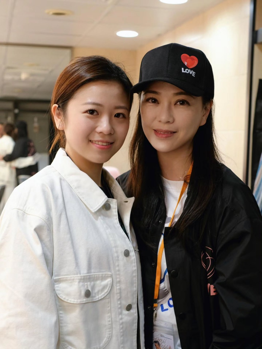 劉小慧與大女蘇君蕎成個餅印,一樣是大美女。 劉小慧與大女蘇君蕎成個餅印,一樣是大美女。