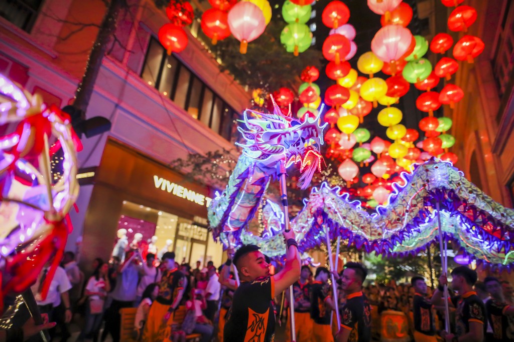 中秋節當日（9月17日），利東街亦會上映「LED火龍舞鼓賀中秋」盛會