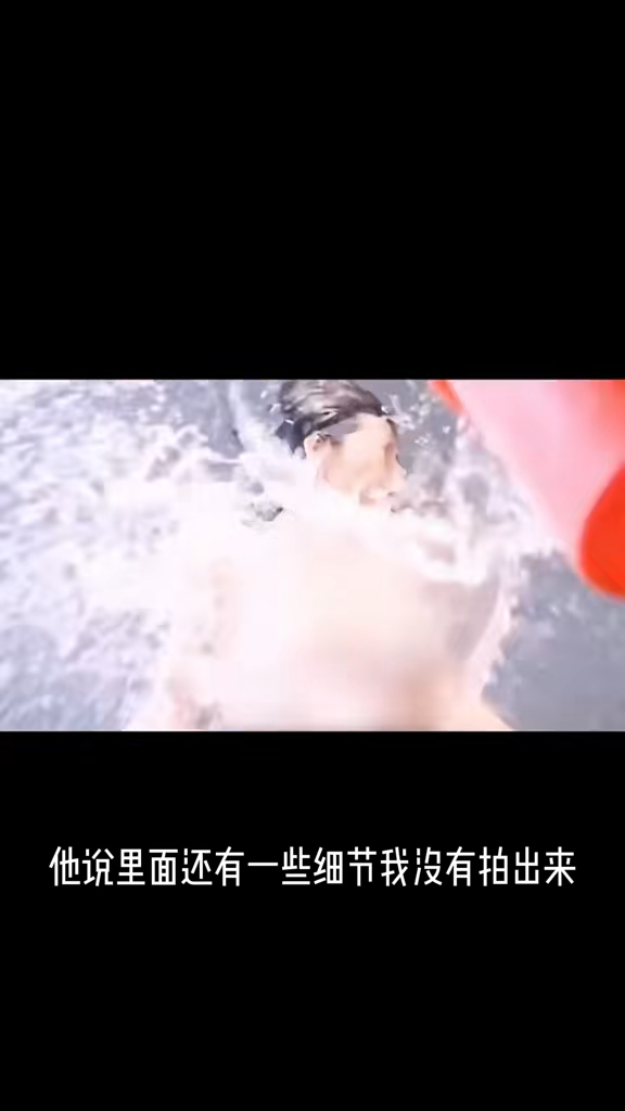 李修贤的影片中有重播关秀媚只穿内衣一幕。