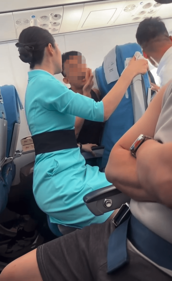 眼鏡男子聲稱被打臉。網上圖片 眼鏡男子聲稱被打臉。網上圖片