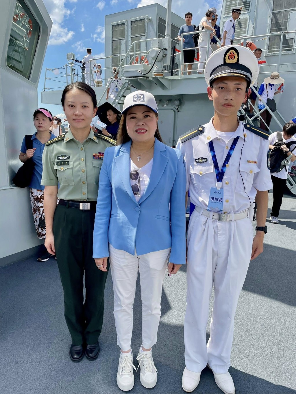 羅淑佩登上兩艘軍艦參觀。羅淑佩fb