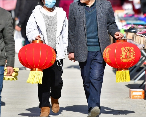 內地專家建議農村「剩男」配對給城市「剩女」捱批。新華社資料圖片