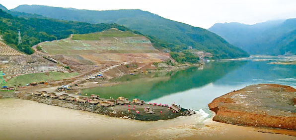 西江河道因水利工程影响，近月一直截流。