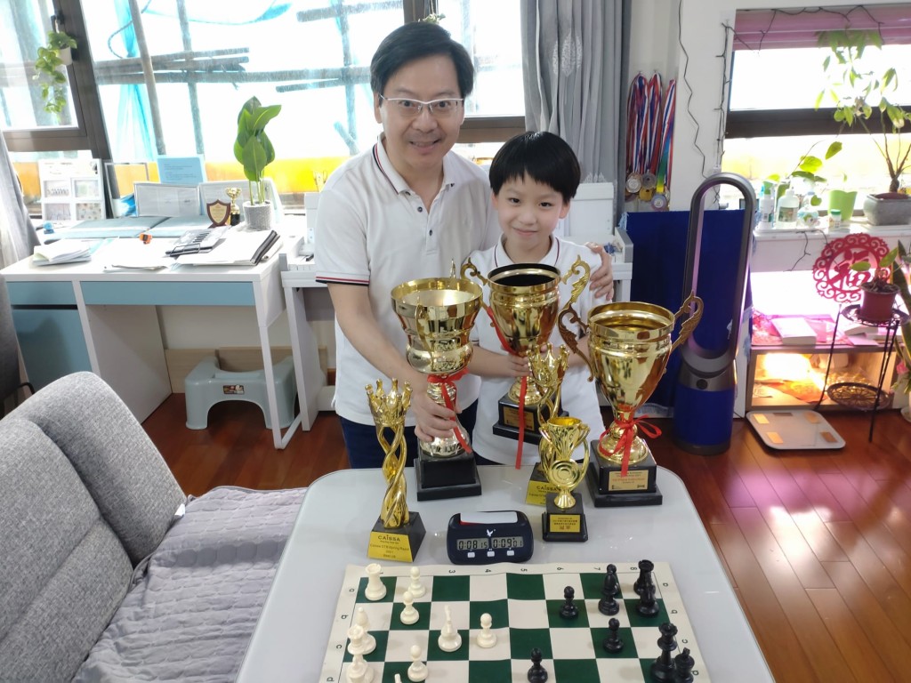 子安過往贏得不少國際象棋獎項。 子安過往贏得不少國際象棋獎項。