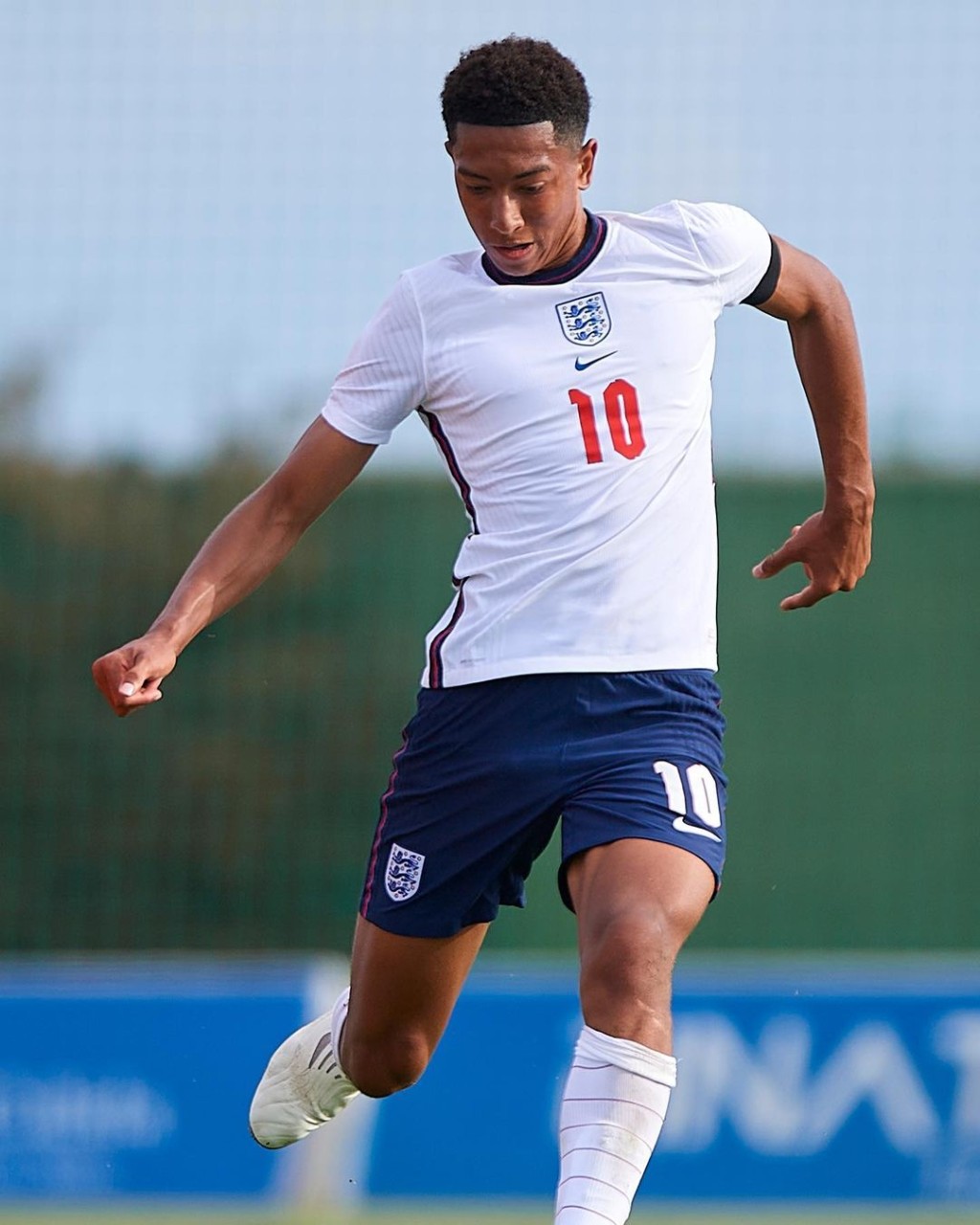 17岁的祖比比宁咸 本身为英格兰U18小国脚。网上图片
