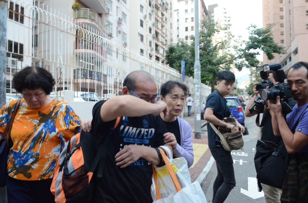 死者丈夫情緒激動