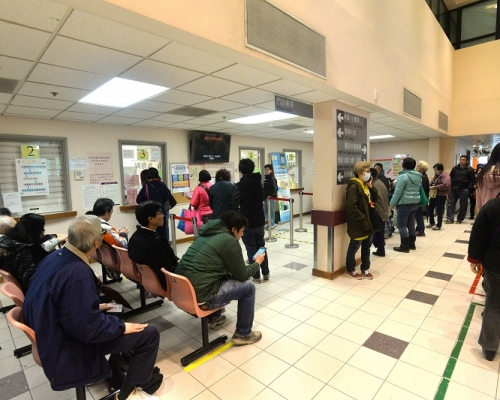 政府建議公立醫院普通科門診收費增一成至50元。資料圖片