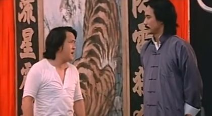 曾志伟1979年已执导其首部影片《踢馆》，当时他经常客串演出小角色。