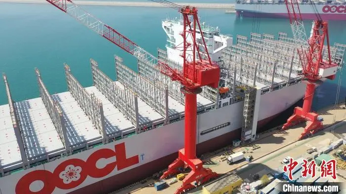「DACKS093」是目前全球尺度最大、箱位最多的集裝箱船之一。中新網