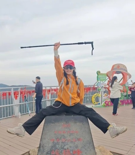 贵州女5日爬完五岳，白天行山夜晚睡卧铺赶路。小红书