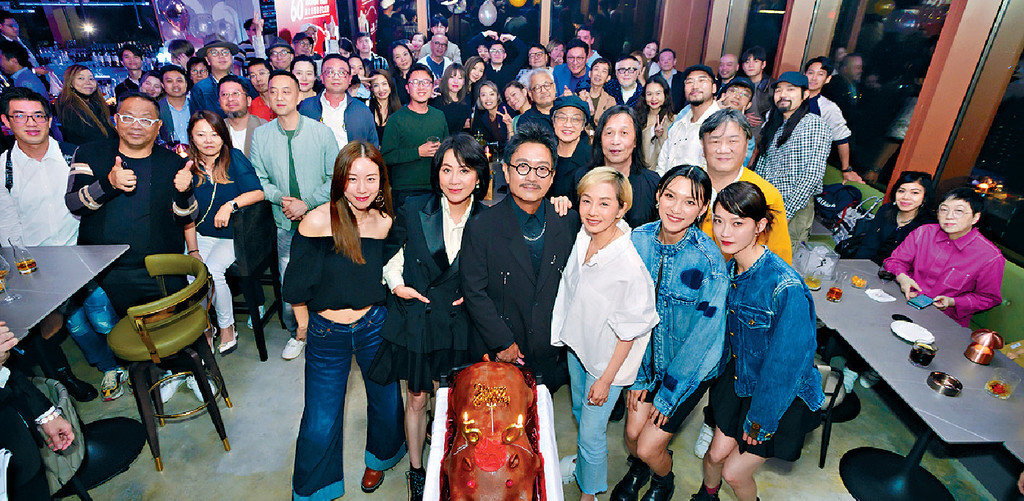 ■謝君豪與出席的好友合照,陣容鼎盛。 ■謝君豪與出席的好友合照,陣容鼎盛。