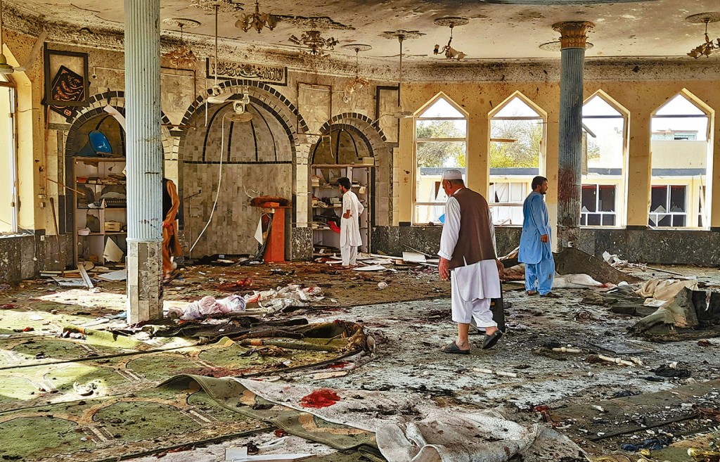 ■昆都士清真寺遇襲後滿目瘡痍。