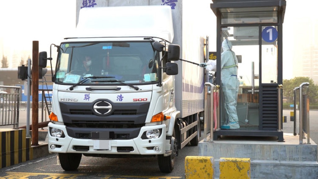 深圳口岸檢測出1名跨境貨車司機核酸陽性。網上圖片