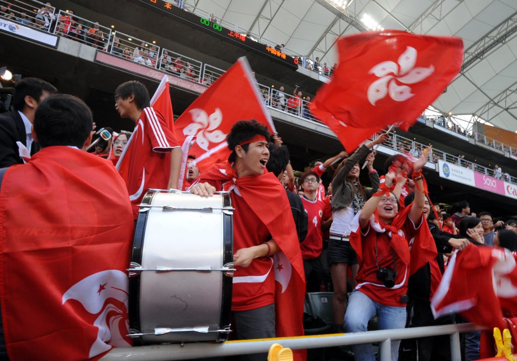 球迷瘋狂慶祝。