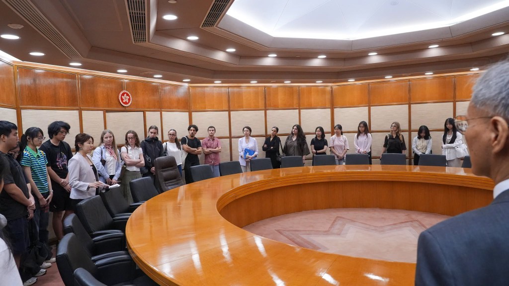 林定國於接待26名參與香港城市大學法律學院暑期課程的非本地法律系學生。林定國FB圖片