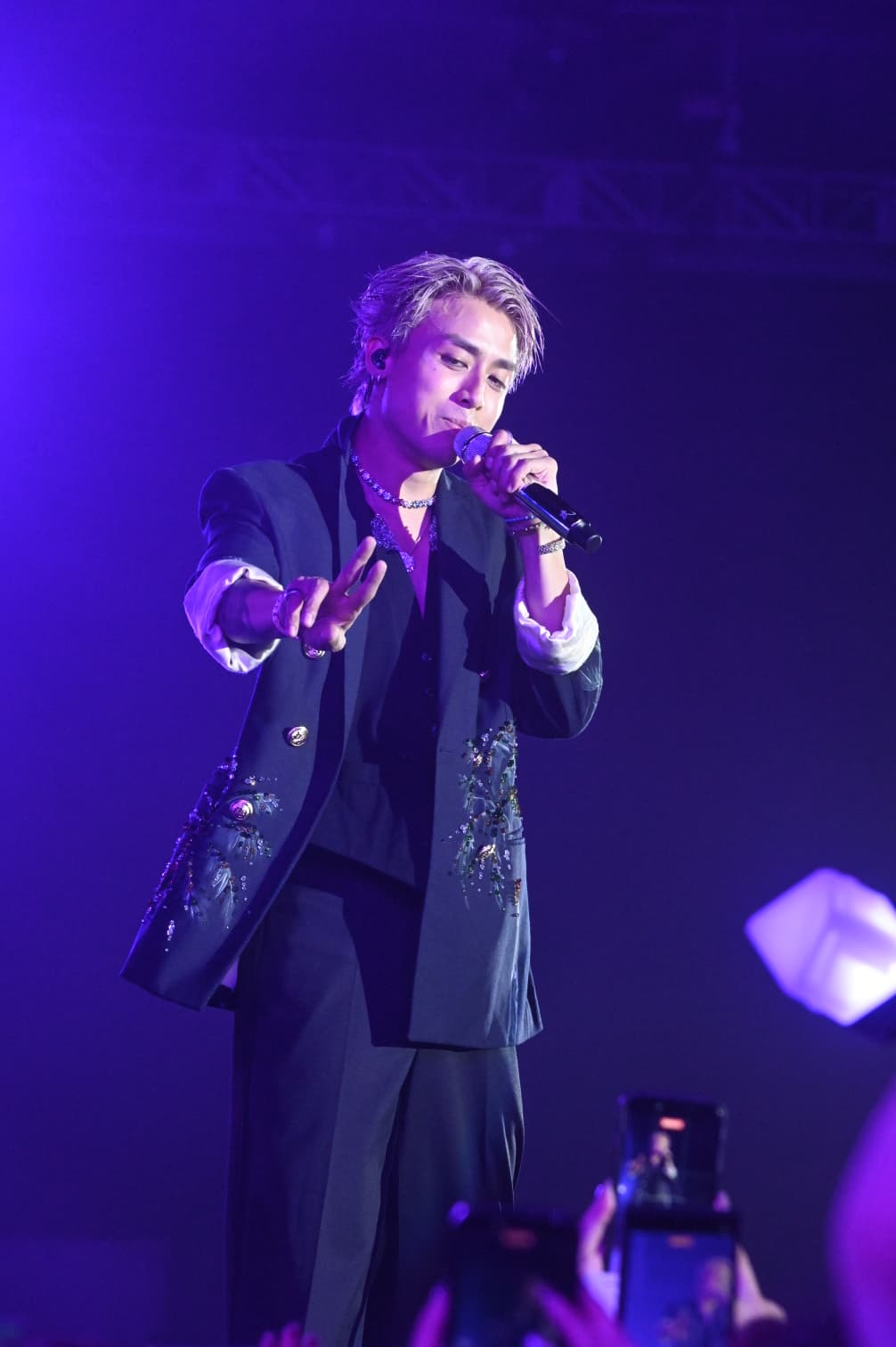 AK指經歷迷失,他笑言那關乎經驗、經歷,已尋回地圖,「今年做咗舞台劇,有新感覺睇呢個世界。」 AK指經歷迷失,他笑言那關乎經驗、經歷,已尋回地圖,「今年做咗舞台劇,有新感覺睇呢個世界。」