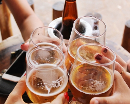 營養師指，啤酒的熱量主要來自酒精本身，而非糖分或脂肪。unsplash圖片