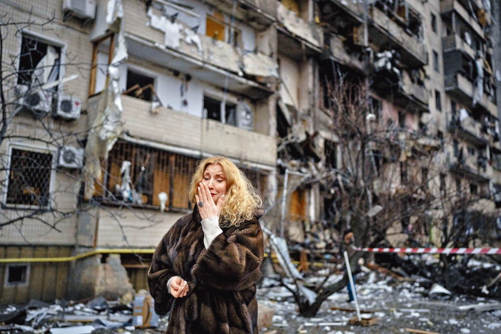 普立兹突发摄影奖其中一幅图片，显示去年2月基辅一幢大楼被炸后惨况。