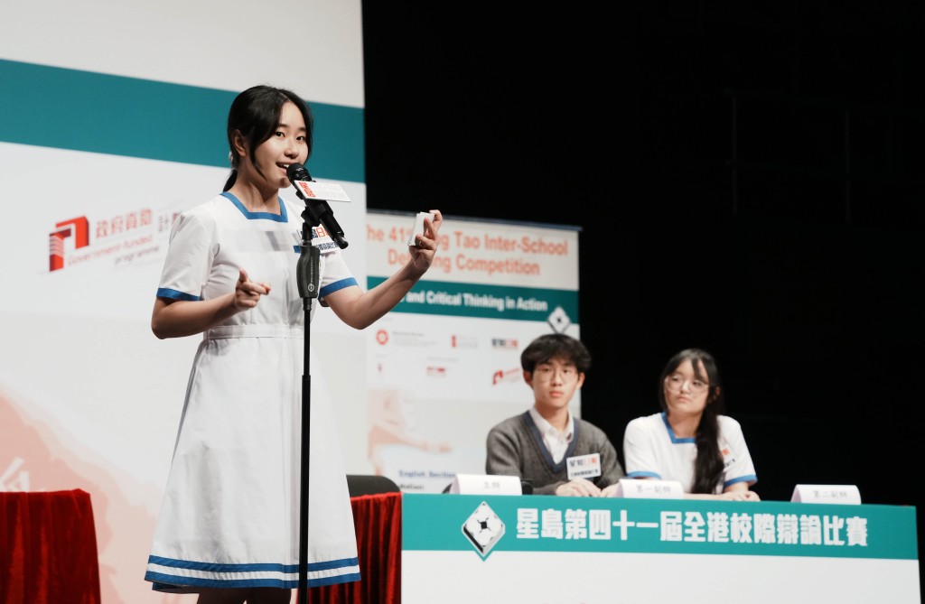曾思桐(左)力陳正方着重「基建」不如己方重視「基礎」,成功力壓對手。 汪旭峰攝 曾思桐(左)力陳正方着重「基建」不如己方重視「基礎」,成功力壓對手。 汪旭峰攝