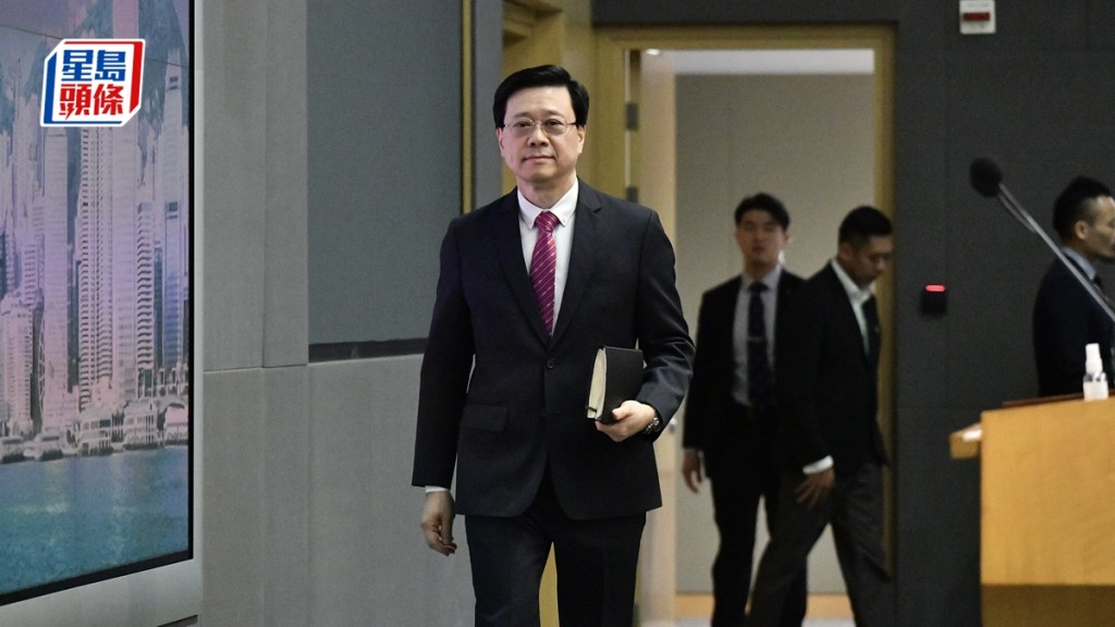 李家超形容行政长官这份工作意义重大，强调香港要追回失去三年的时间。禇乐琪摄