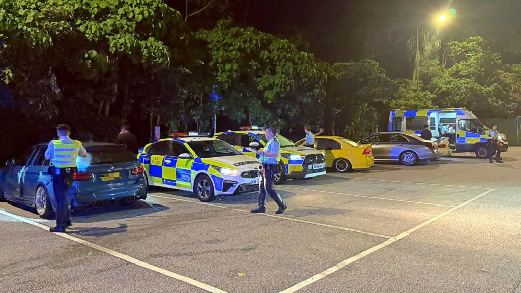 警方打擊非法賽車。