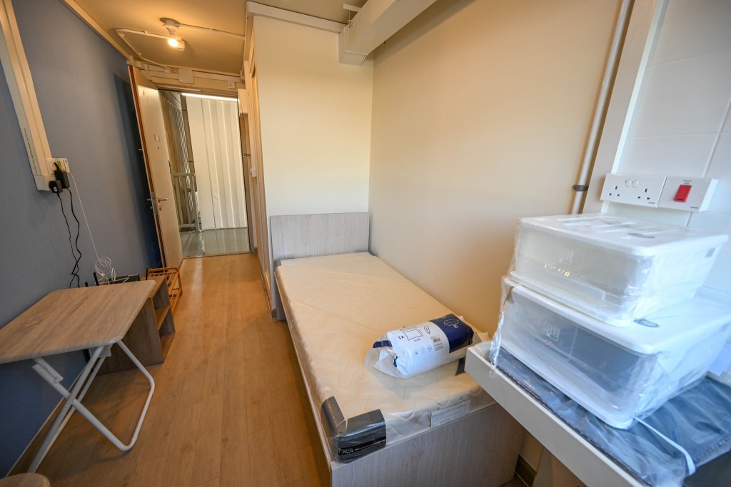 現時全部項目都有床架、床褥和電磁爐，圖為元朗「路德會雙魚薈」。何永賢FB圖片